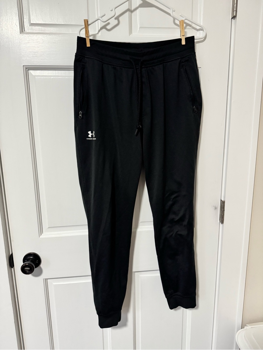 Under Armour women’s Black Jogger Sweatpants size large